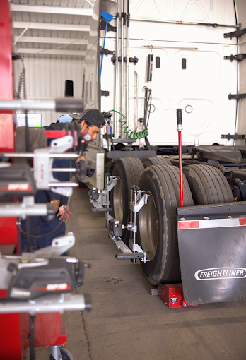 Truck Tire Alignment Services in Bakersfield Ensuring Efficiency and Longevity